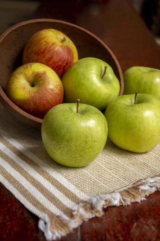 découvrez les bienfaits rafraîchissants de l'eau infusée aux fruits ! une boisson saine et délicieuse qui hydrate et revitalise votre corps tout en ajoutant une touche de saveur naturelle. parfaite pour s'hydrater tout au long de la journée.