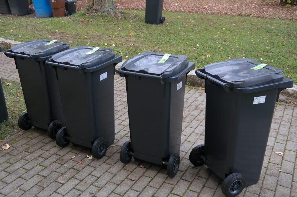 découvrez notre sélection de poubelles de cuisine alliant design et fonctionnalité. trouvez le modèle parfait pour maintenir votre cuisine propre et ordonnée tout en ajoutant une touche esthétique à votre espace.